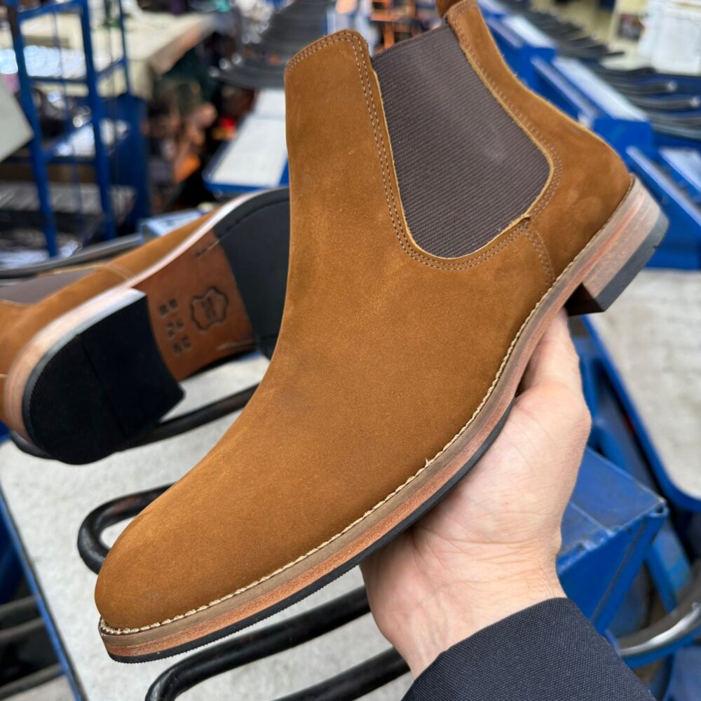 Bota Chelsea Nobuck Havana 2025-07-12 at 15.39.55 (1)