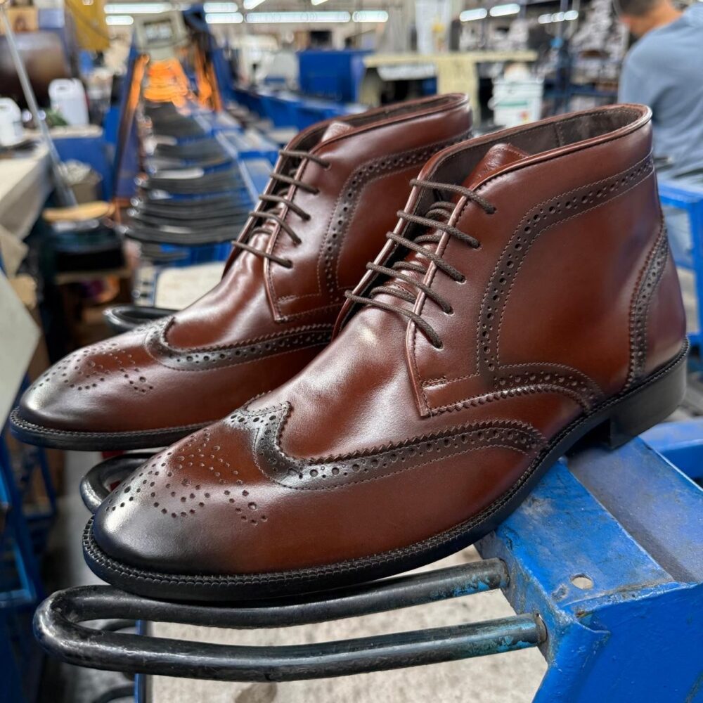 Bota Social Sartorenni Marrom